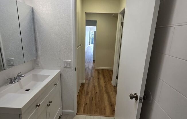 2 beds, 1 bath, 1,197 sqft, $2,700, Unit 01