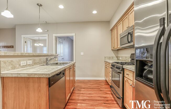 Beautiful Ground Level 1+br Condo ** Water/Sewer/Garbage Included **