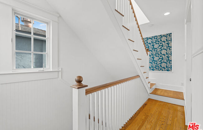 23 20 AVE