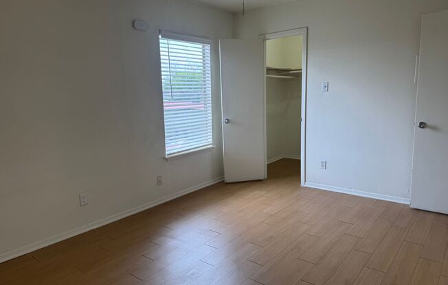 1 bed, 1 bath, 700 sqft, $1,024, Unit LAW9-303