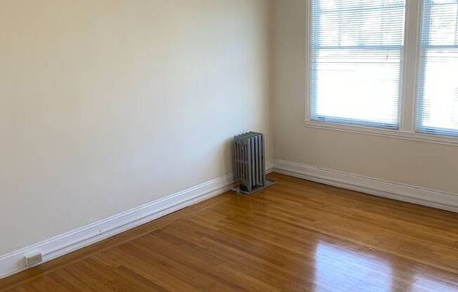 2 beds, 1 bath, $3,200, Unit 503