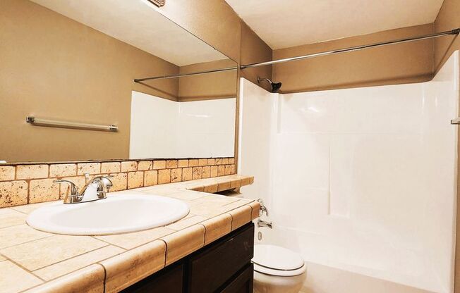 2 beds, 1 bath, 830 sqft, $1,315, Unit N-141