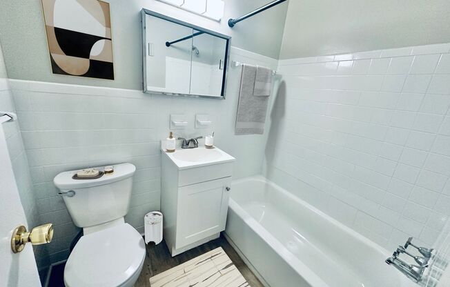 2 beds, 1 bath, 800 sqft, $1,070, Unit 40
