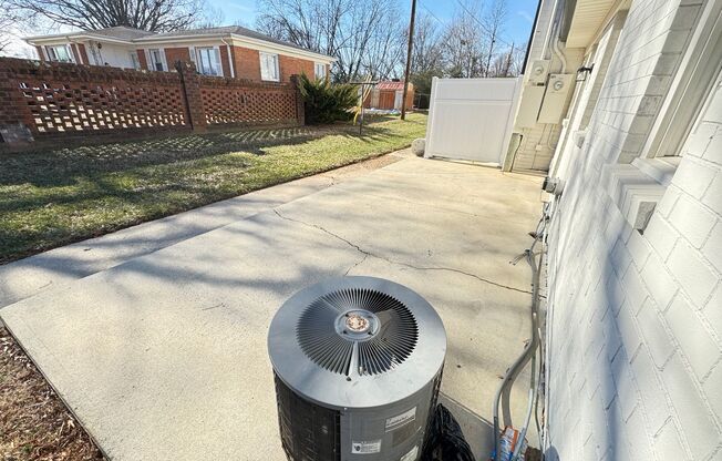 1 bed, 1 bath, 615 sqft, $1,050, Unit 801 Oakwood Villa