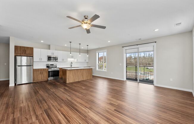 2 beds, 2 baths, 1,577 sqft, $2,600, Unit 402