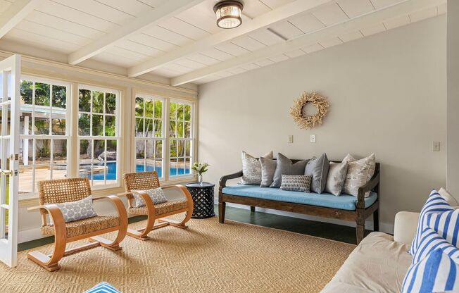 4bd / 3.5ba Charming Nautical Kahala Home with a Pool and A/C.  - Kahala Seaside