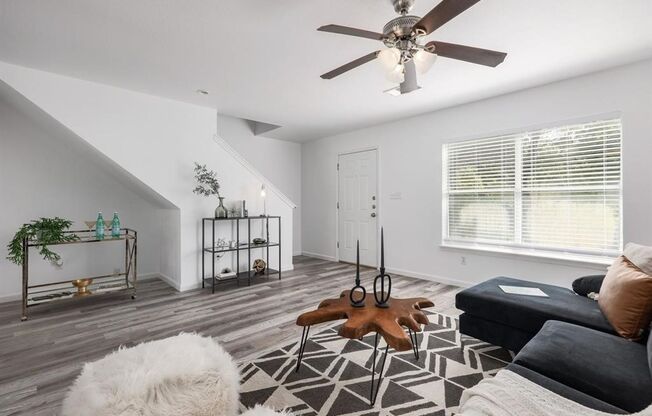 Beautiful 4 bd/2 ba renovated home in South Austin! Available August!