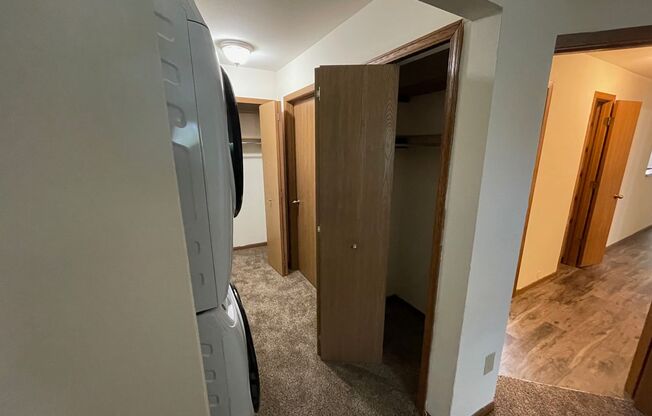 3 beds, 1 bath, 1,040 sqft, $1,800, Unit 3172-104