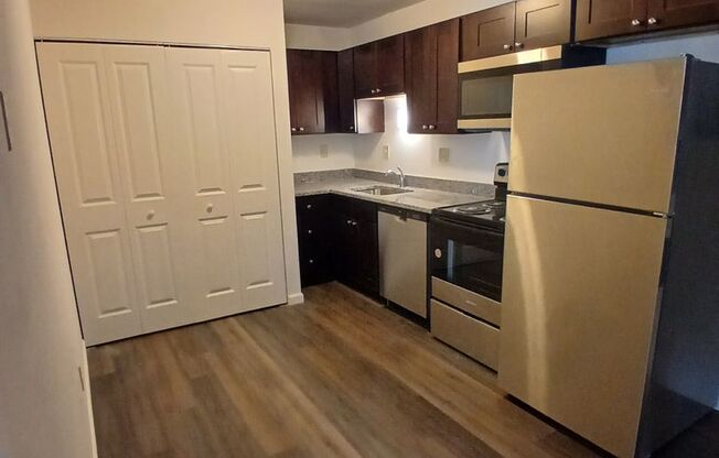 2 beds, 1 bath, 800 sqft, $1,095, Unit 190203