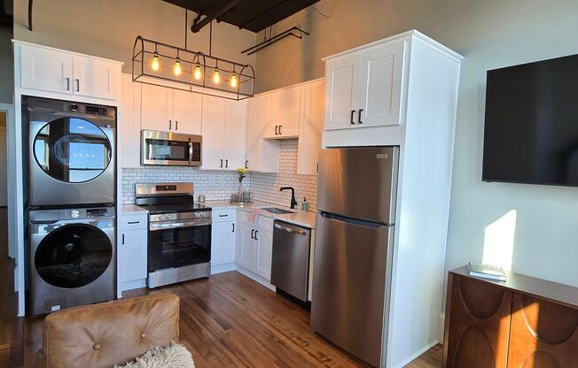 2 beds, 1 bath, 600 sqft, $1,295, Unit Available Now 208