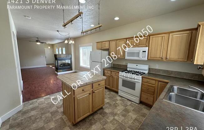 1421 S DENVER