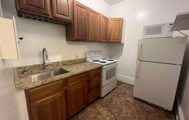 1 bed, 1 bath, 640 sqft, $1,195, Unit B