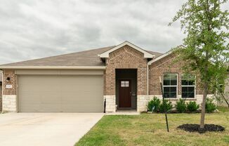 Private 4-Bedroom Home with Greenbelt Views - Carillon Community in Manor