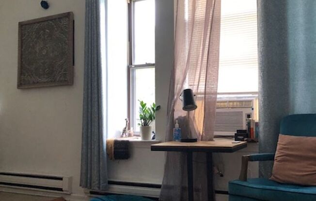 ✨Adorable studio located just off of Baltimore Avenue