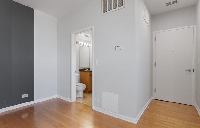Studio, 1 bath, 353 sqft, $1,600, Unit 605