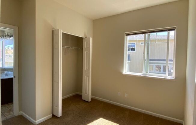 3 beds, 2.5 baths, $2,300