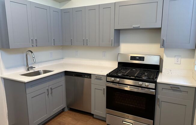 1 bed, 1 bath, 710 sqft, $1,040, Unit 15