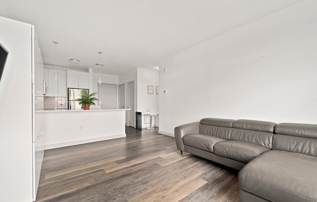 1 bed, 1 bath, 662 sqft, $3,200, Unit 403