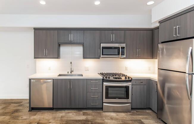 1 bed, 1 bath, 748 sqft, $3,099