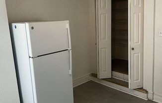 3 beds, 1 bath, $1,650, Unit Apt. 3