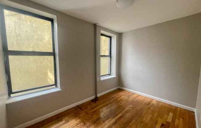 3 beds, 1 bath, $4,800, Unit 5