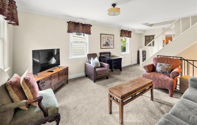 2 beds, 1 bath, 1,200 sqft, $5,750