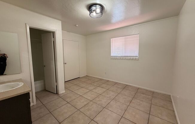 1 bed, 1 bath, 570 sqft, $899, Unit 16621-19