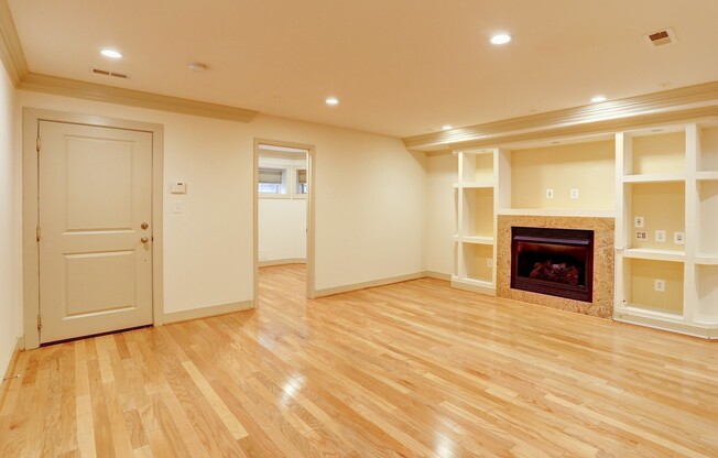 One-Month Free Rent with a move-in by 11/30/2024! Available Now! 3BD/2BA  Condo in Adams Morgan