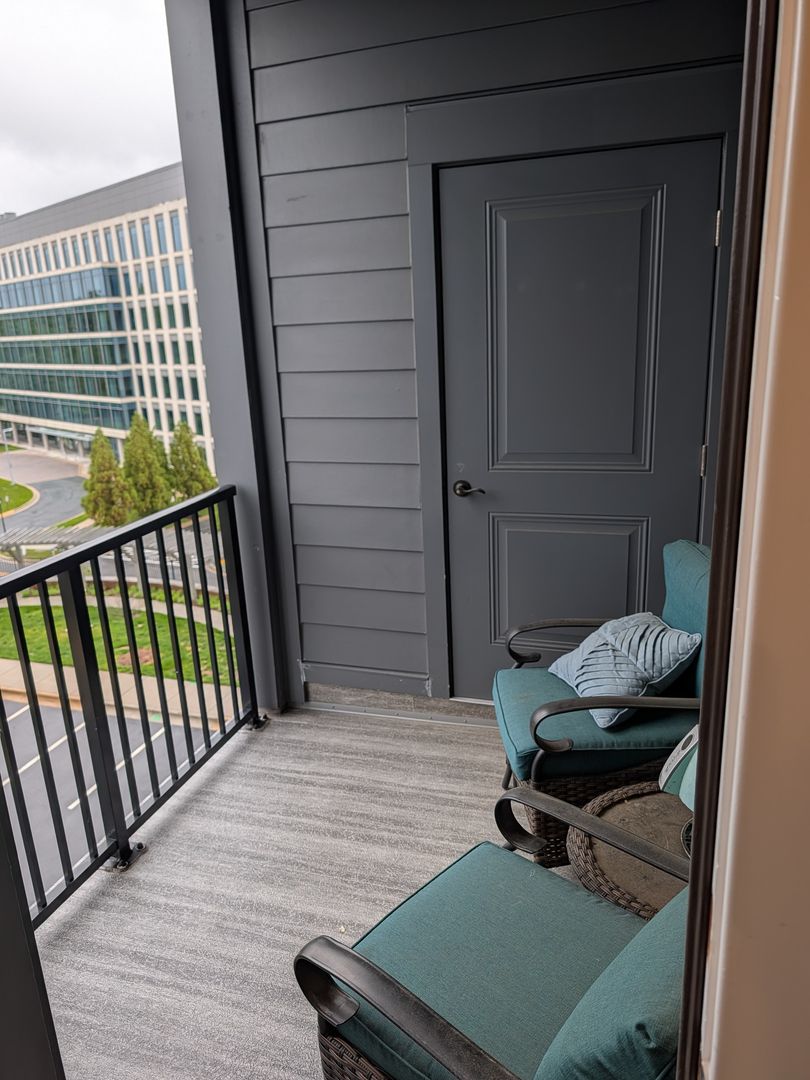 Sophisticated Rockville Corner Condo with Resort-Style Amenities, 2 Garage Parking Spaces