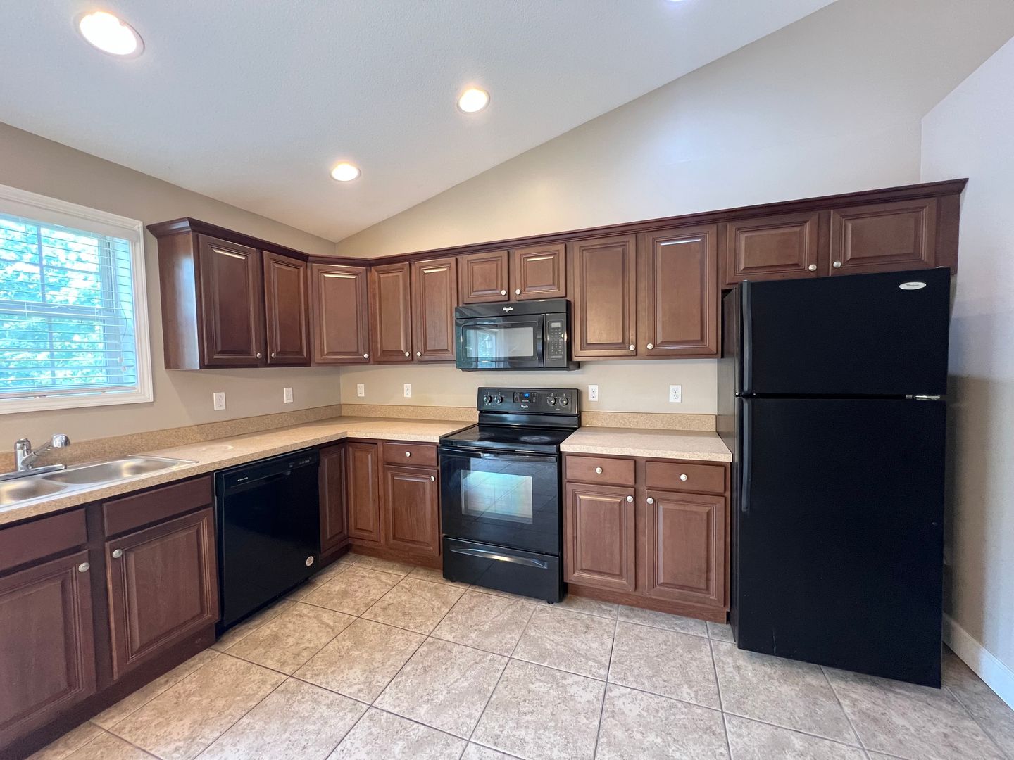 2 Bedroom/2 Bathroom Oakridge Apartments Unit!