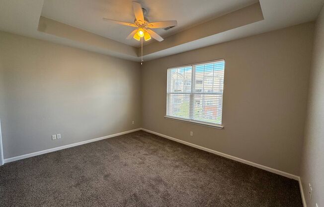 1 bed, 1 bath, 913 sqft, $1,299, Unit 34-405