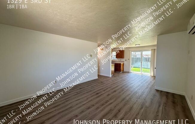 1329 E 3 ST