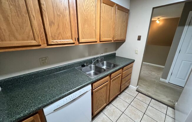 1 bed, 1 bath, $950, Unit apt 17