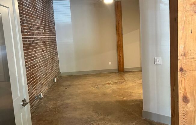 1 bed, 1 bath, 765 sqft, $1,460, Unit Bay 1 Unit 103