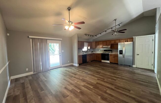 TWIN LAKES 3 BEDROOM 2 BATH!