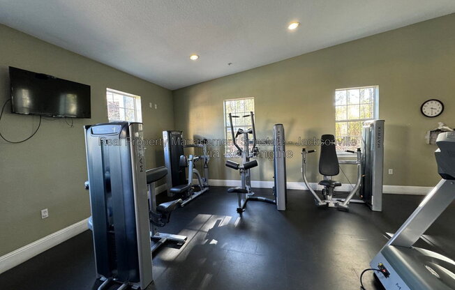 1 bed, 1 bath, 1,012 sqft, $1,350, Unit 536