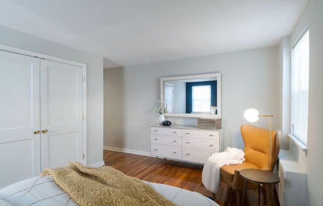 2 beds, 1 bath, 897 sqft, $2,335, Unit C-01