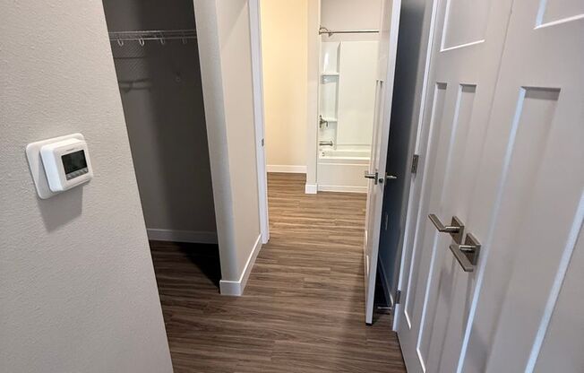 1 bed, 1 bath, 760 sqft, $1,300, Unit 207