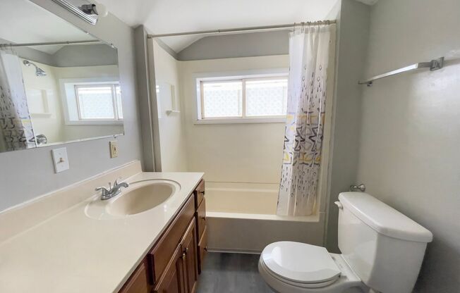 PRELEASING for AUGUST! Close to Campus