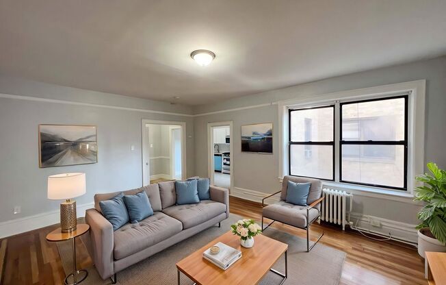 1 bed, 1 bath, $2,100, Unit E22