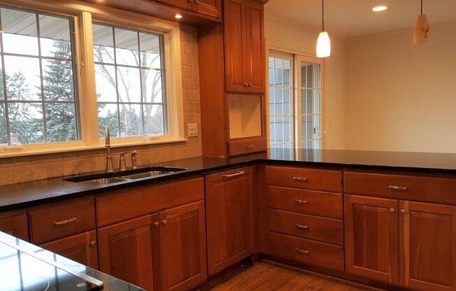Beautiful 4 Bedroom Home for Rent in Edina!! Complete Renovation!!