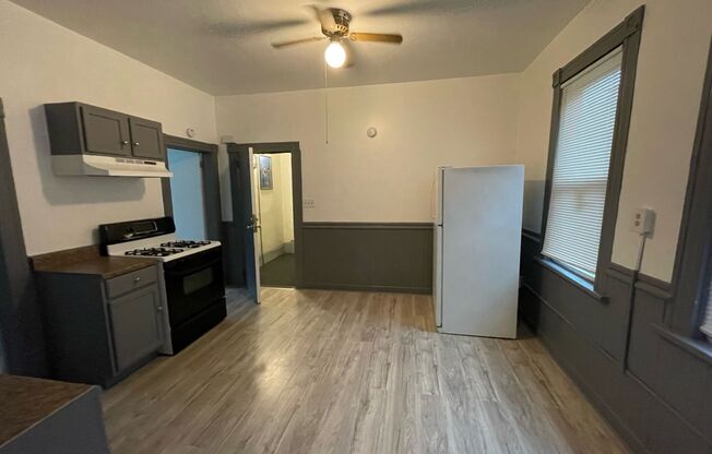 2 beds, 1 bath, 2 sqft, $795