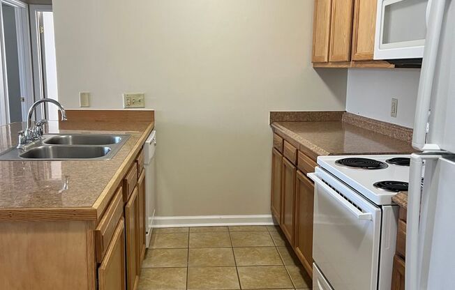 2 beds, 1 bath, 693 sqft, $750, Unit N5