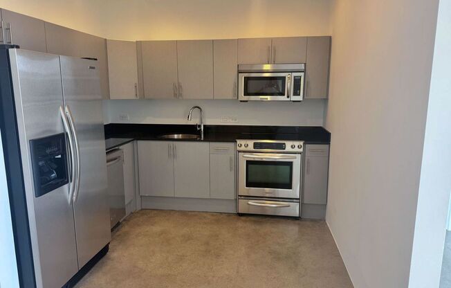 Studio, 1 bath, 962 sqft, $3,100, Unit Unit 905