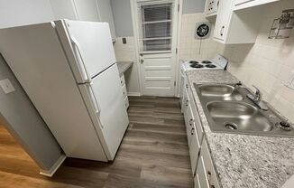 West Colonial Apartments