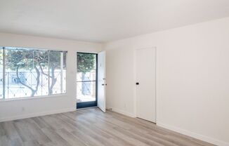 2 beds, 1 bath, $2,550, Unit 2