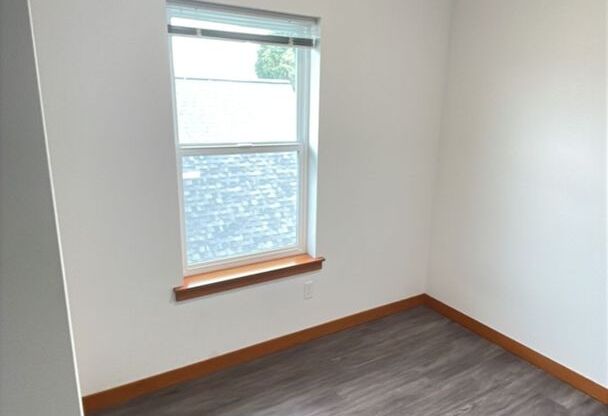 3 beds, 1 bath, $2,495, Unit 1210 #304