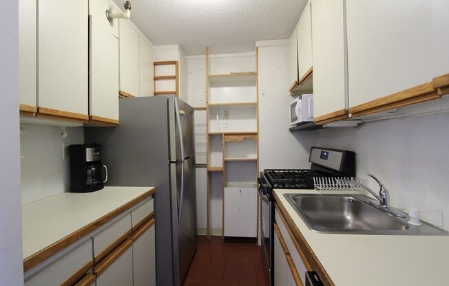 1 bed, 1 bath, 725 sqft, $3,600, Unit 25K