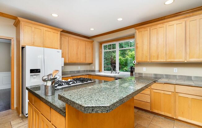 4 Bed / 3 Ba Woodinville Home