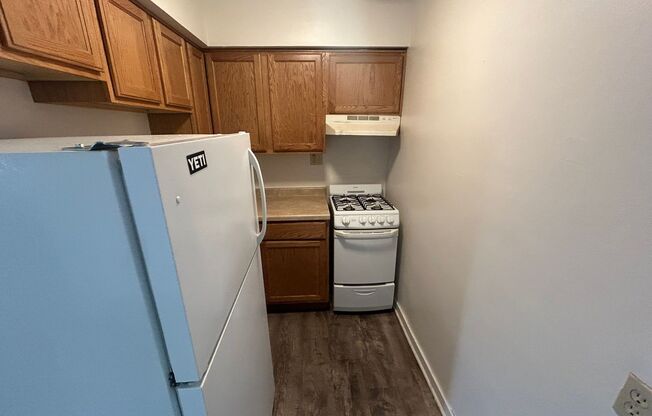 1 bed, 1 bath, $850, Unit 107